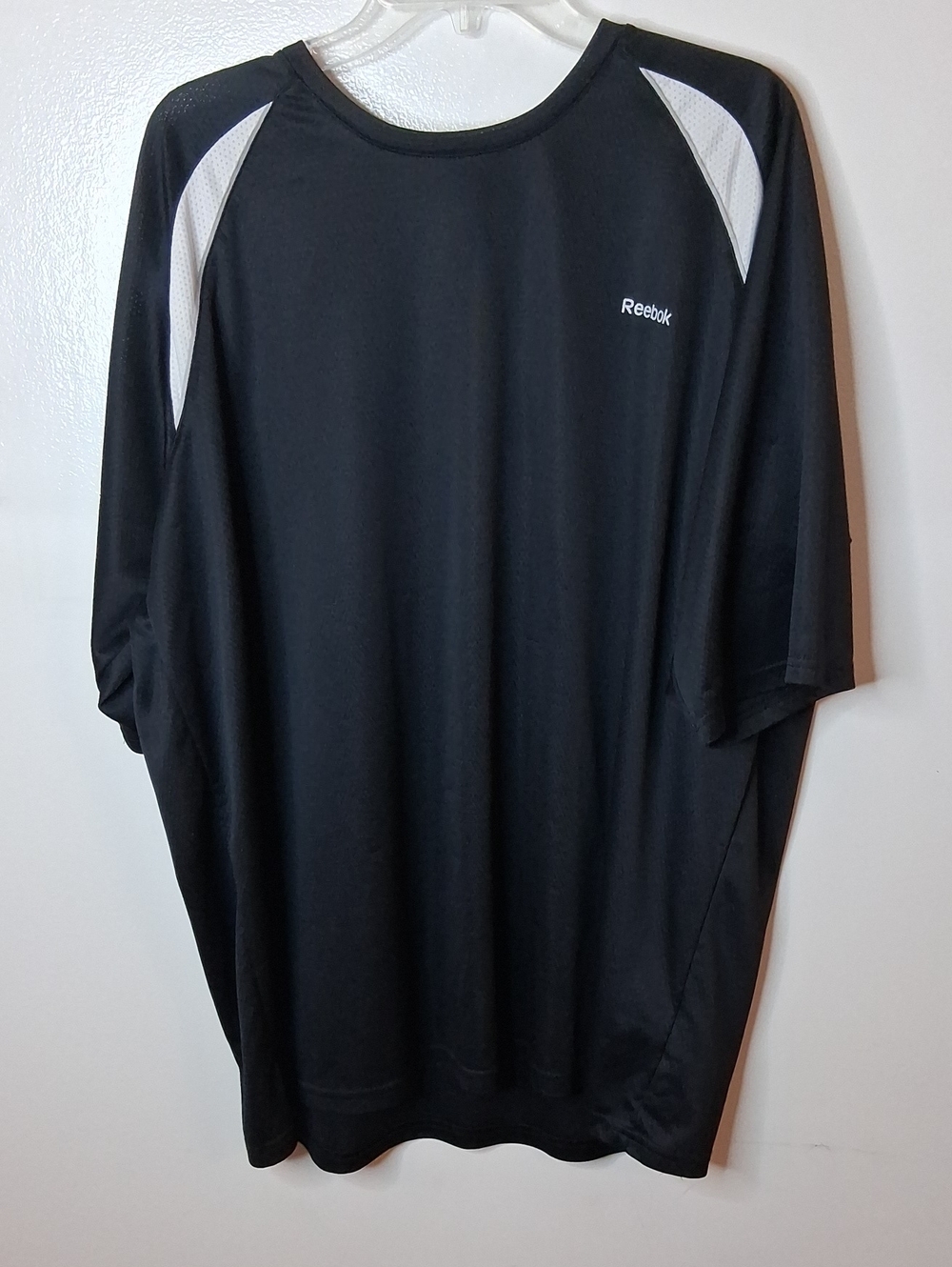 Reebok Men's 2XL Black Short-Sleeve Athletic Tee with White Shoulder Panels